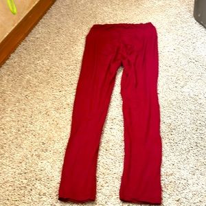 These pants are red they are one size fits all they are super comfortable.